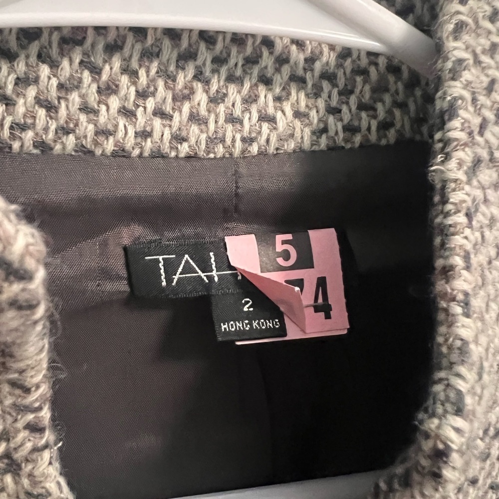 Tahari Black and Gray Textured Blazer 100% wool - Picture 2 of 10